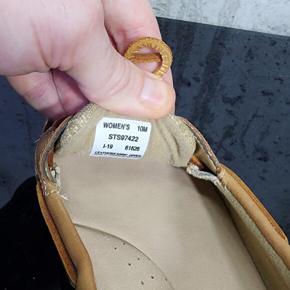 COND 9/10 MSRP $98, Angelfish Boat Shoe, size 10 - Picture 4 of 5